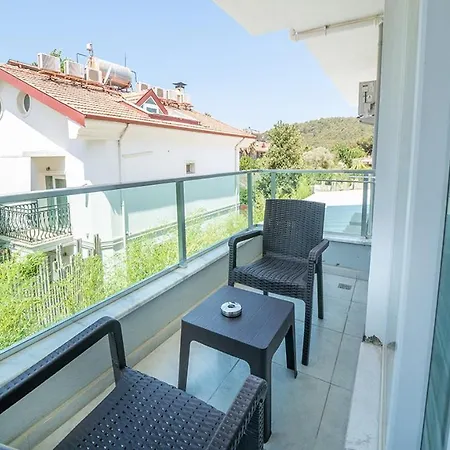 Midpoint Apartment *