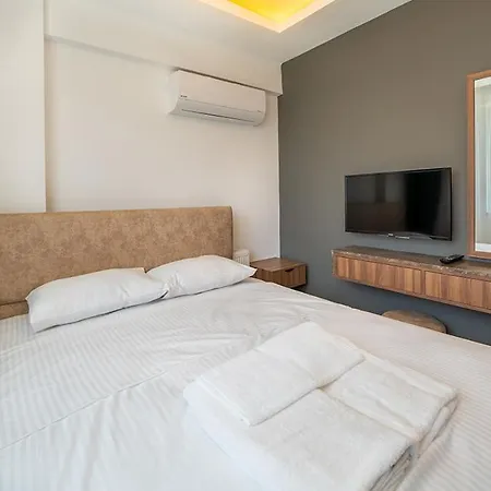 Apartment Midpoint *