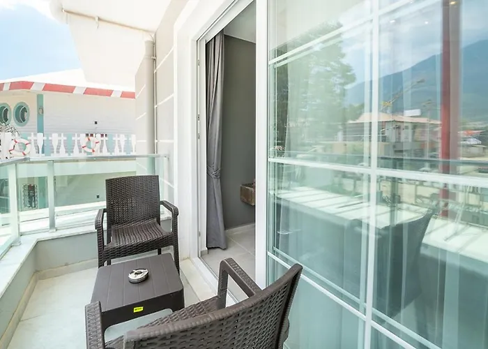 Midpoint * فتحية